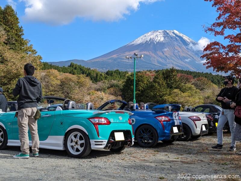 個性的なコペンと富士山